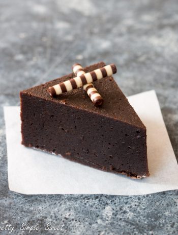 Flourless Chocolate Fudge Cake | prettysimplesweet.com