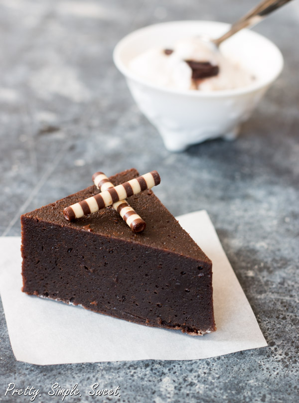 Easy Flourless Chocolate Fudge Cake Pretty. Simple. Sweet.