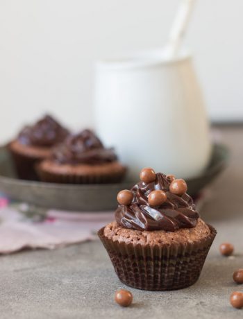 Mini Brownie Cupcakes with Chocolate Ganache Frosting | prettysimplesweet.com