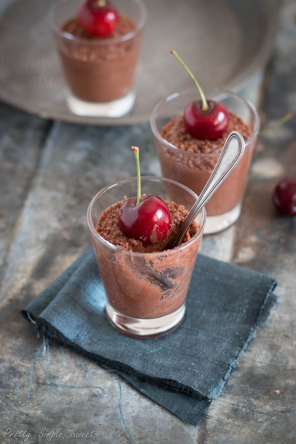 Eggless Chocolate Mousse | Pretty. Simple. Sweet.