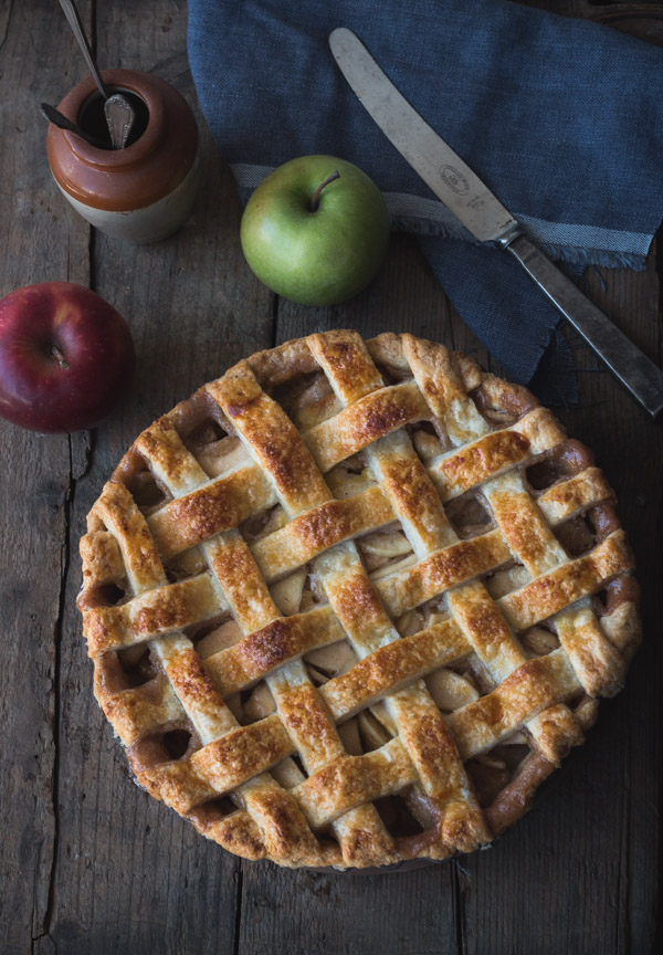 Perfect Caramel Apple Pie | prettysimplesweet.com