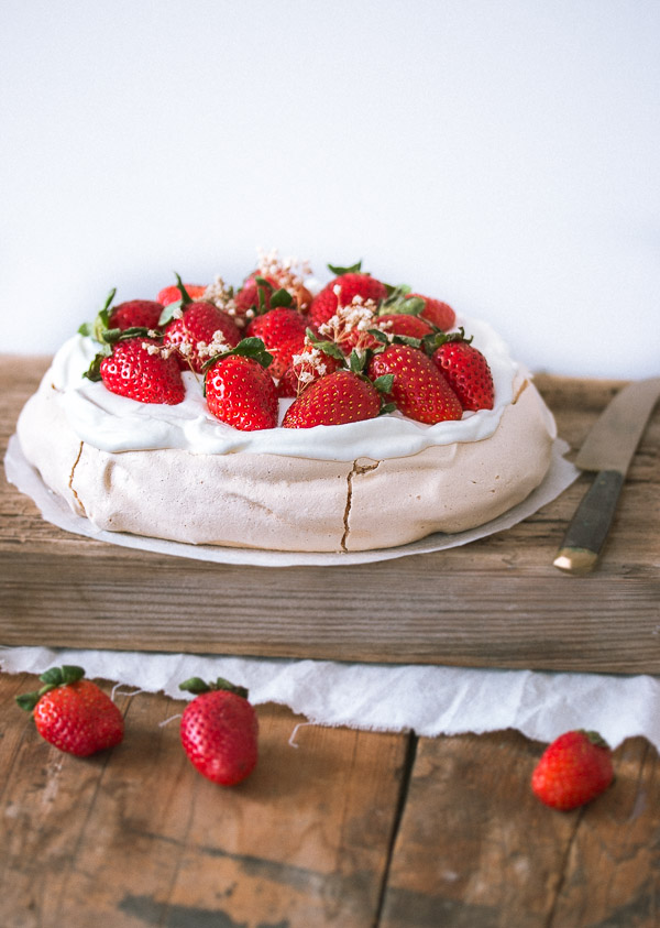 Perfect Pavlova | prettysimplesweet.com