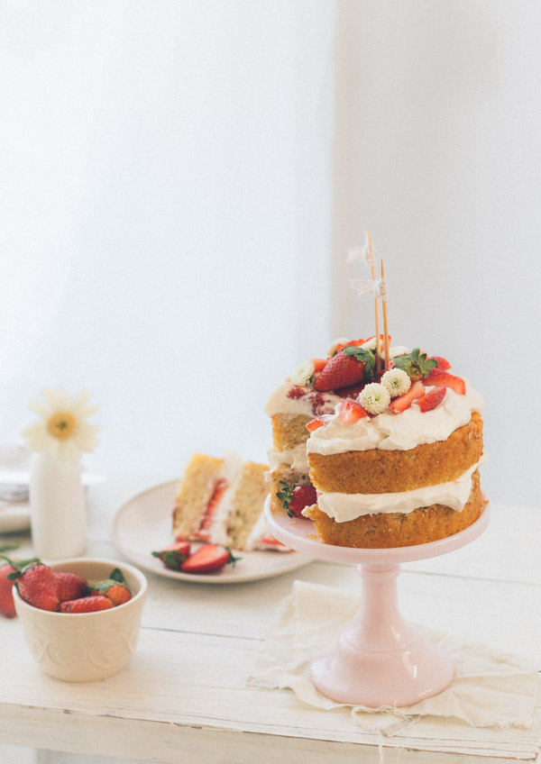 A simple strawberry cream cake made of layers of vanilla sponge cake, soft whipped cream, and fresh strawberries | prettysimplesweet.com