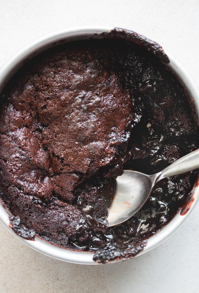 Gâteau pudding au chocolat au fudge chaud