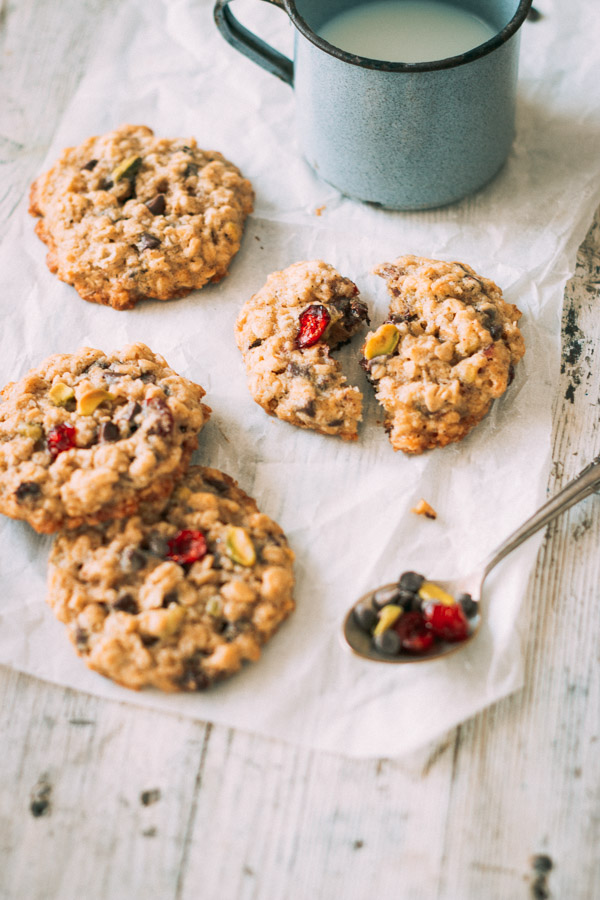 Chewy Oatmeal Cookies | prettysimplesweet.com