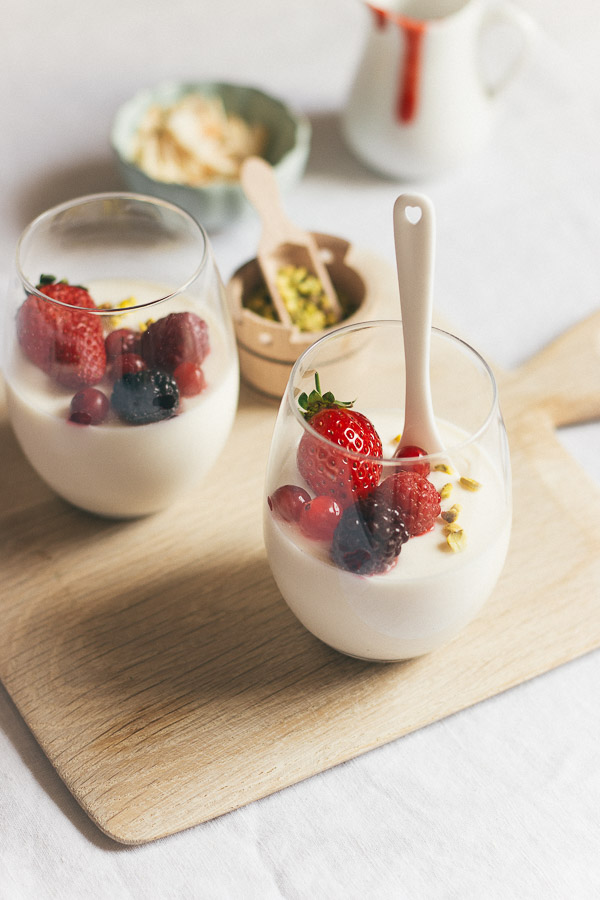 Only 5 ingredients in this super easy panna cotta recipe!