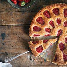 Simple Strawberry Cake | Pretty. Simple. Sweet.