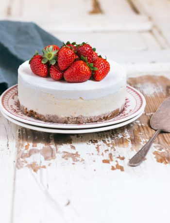 Simple and classic cheesecake | prettysimplesweet.com