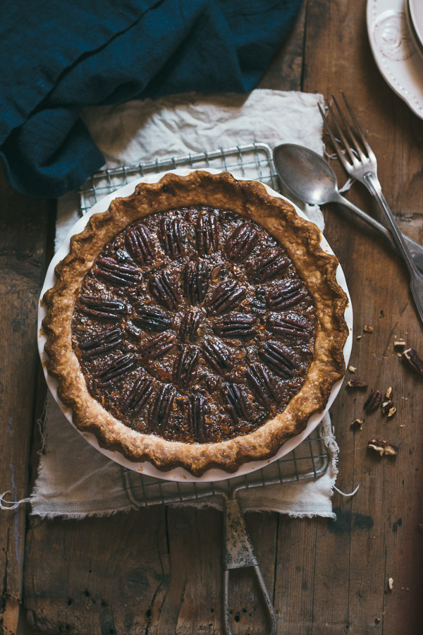 Gooey, crunchy, and full of flavor classic pecan pie recipe | prettysimplesweet.com