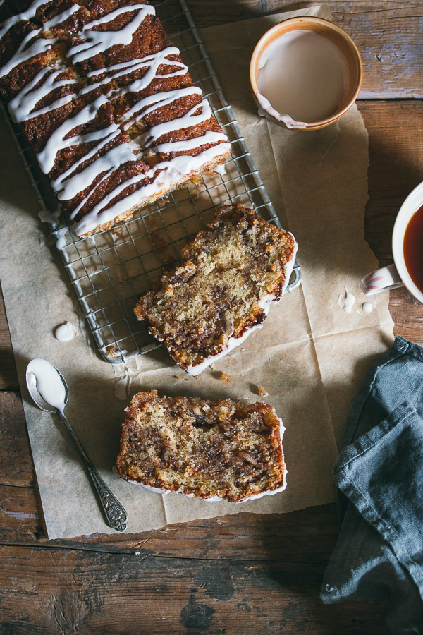 Cinnamon swirl cake that tastes just like cinnamon rolls! | prettysimplesweet.com