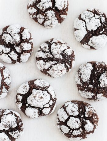 Crunchy on the outside and super fudgy on the inside, these crinkle cookies are a chocolate lover’s dream. | prettysimplesweet.com