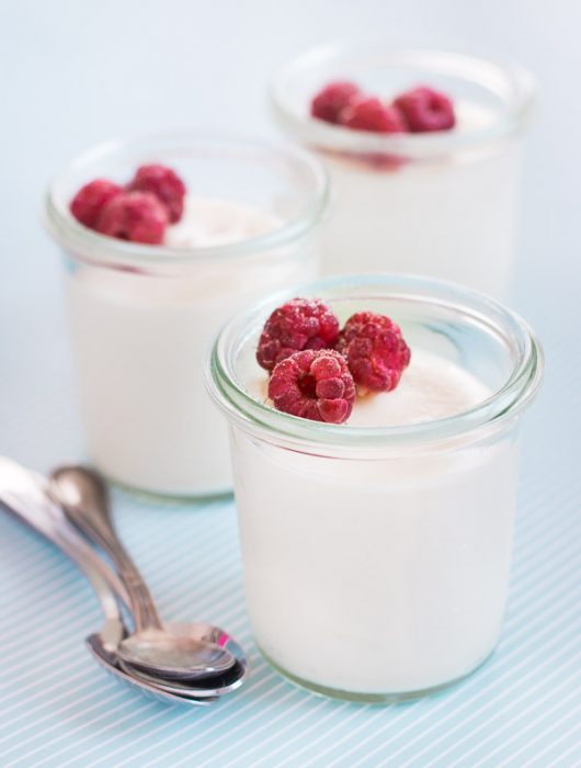 Creamy and light white chocolate mousse made easy with only 2 ingredients! | prettysimplesweet.com
