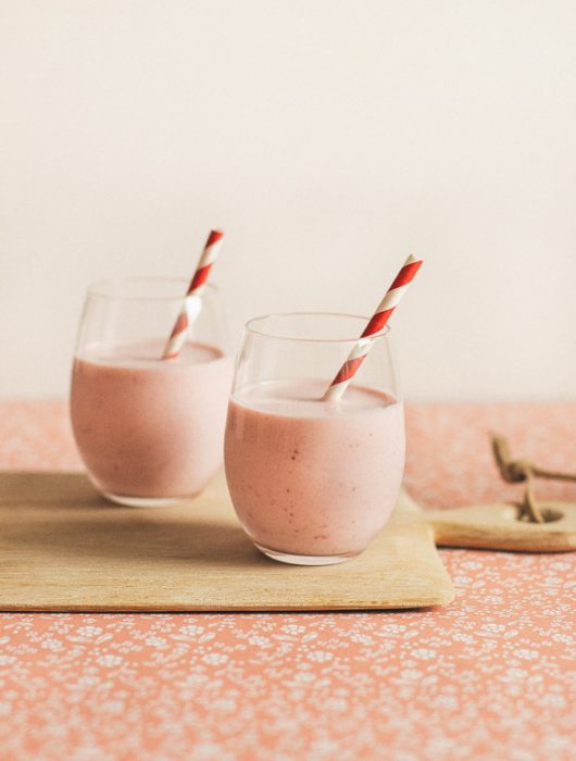 White Chocolate Strawberry Smoothie | prettysimplesweet.com