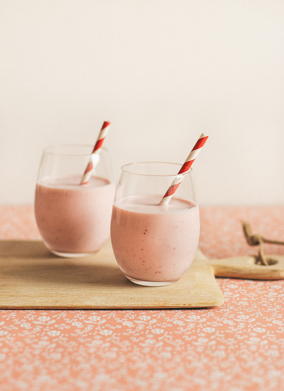 White Chocolate Strawberry Smoothie | prettysimplesweet.com