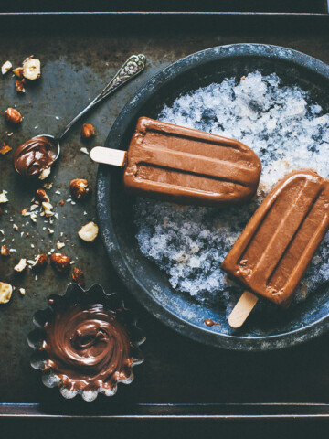 Fudgy banana Nutella popsicles made with only 3 ingredients!