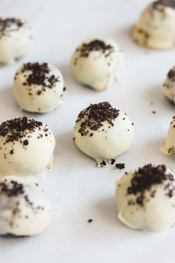 3-Ingredient White Chocolate Oreo Truffles