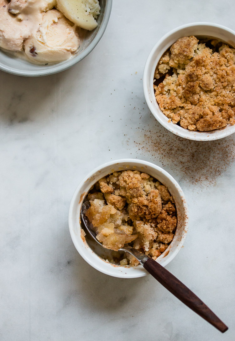 5-Ingredient Individual Apple Crumble - Pretty. Simple. Sweet.