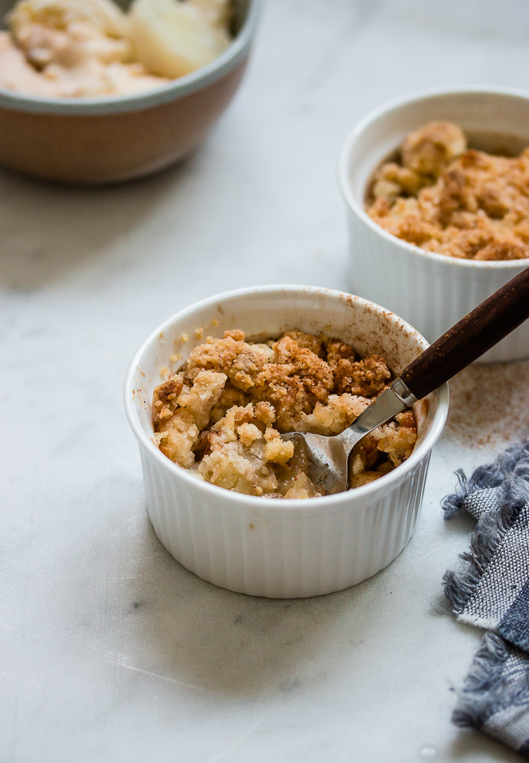 5-Ingredient Individual Apple Crumble - Pretty. Simple. Sweet.