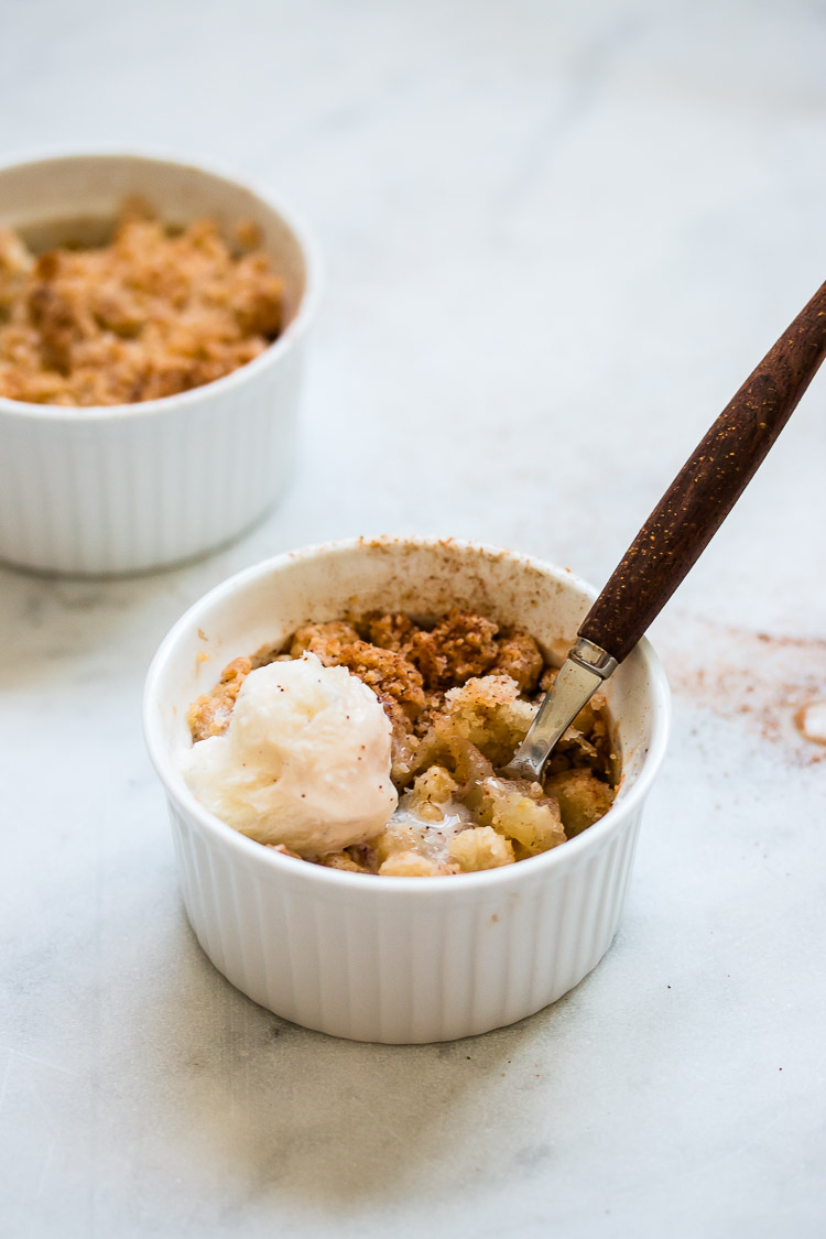 5-Ingredient Individual Apple Crumble - Pretty. Simple. Sweet.