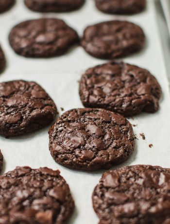 AMAZING Chocolate Fudge Cookies