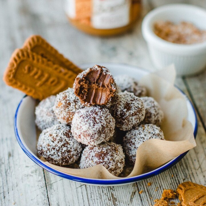 Chocolate Biscoff Truffles (4-Ingredients) - Pretty. Simple. Sweet.