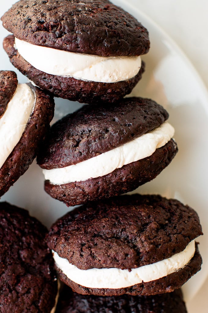 chocolate whoopie pies with marshmallow cream filling
