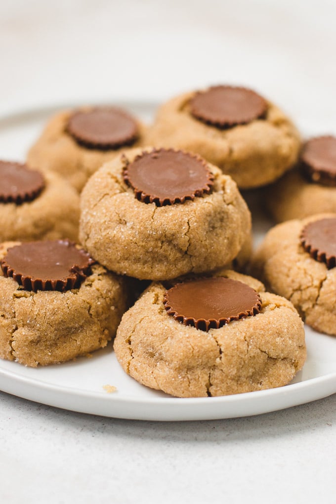 Melt-in-Your-Mouth Peanut Butter Cup Cookies - Pretty ...