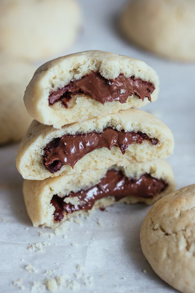 Easy Nutella Stuffed Peanut Butter Cookies