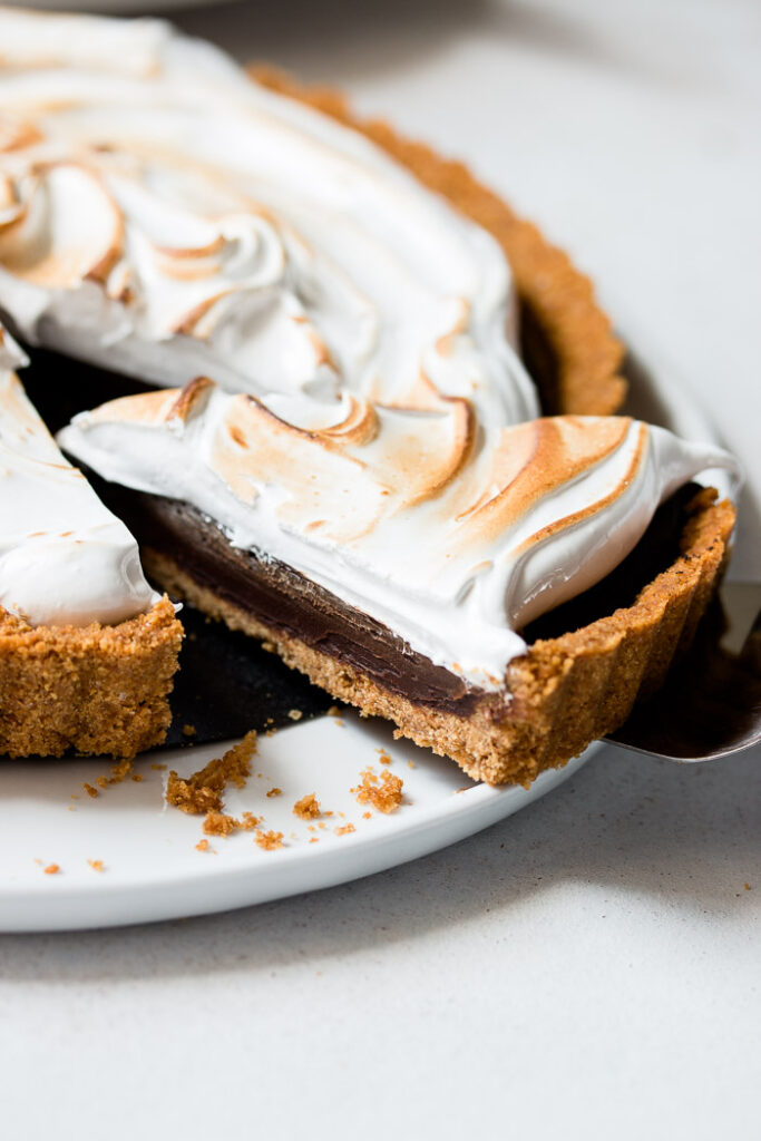 Easy S'mores Pie Pretty. Simple. Sweet.