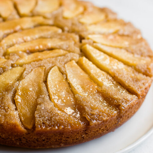 Gooey Caramel Apple Upside Down Cake - Pretty. Simple. Sweet.