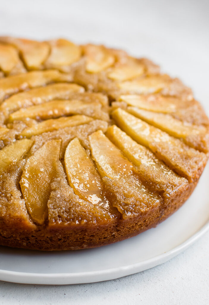 Gooey Caramel Apple Upside Down Cake - Pretty. Simple. Sweet.