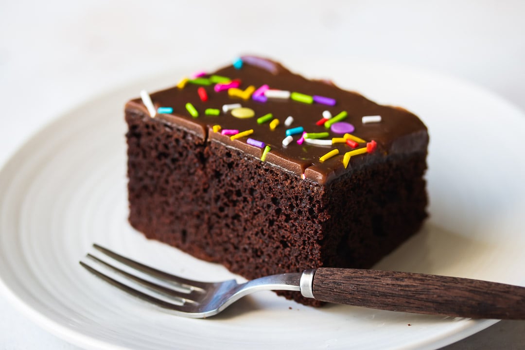 Soft & Moist Chocolate Cake Recipe by Hiroko Liston - Cookpad