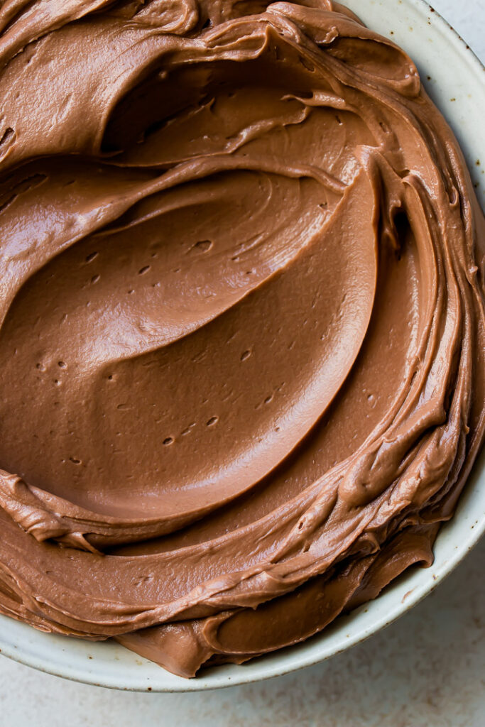 Milk Chocolate Nutella Frosting Pretty. Simple. Sweet.