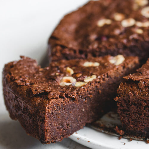 Fudgy Flourless Chocolate Hazelnut Cake - Pretty. Simple. Sweet.