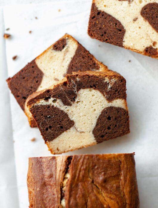 white and dark chocolate marble cake