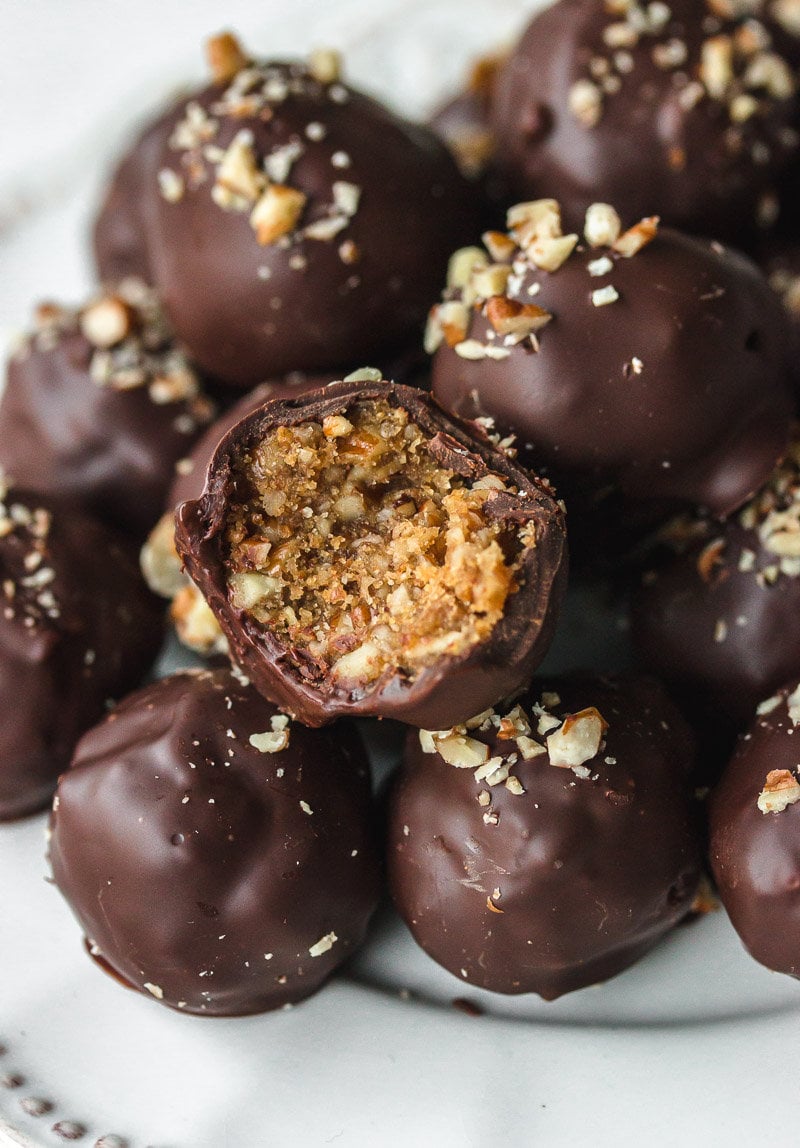 Amazing Pecan Pie Truffles - Pretty. Simple. Sweet.