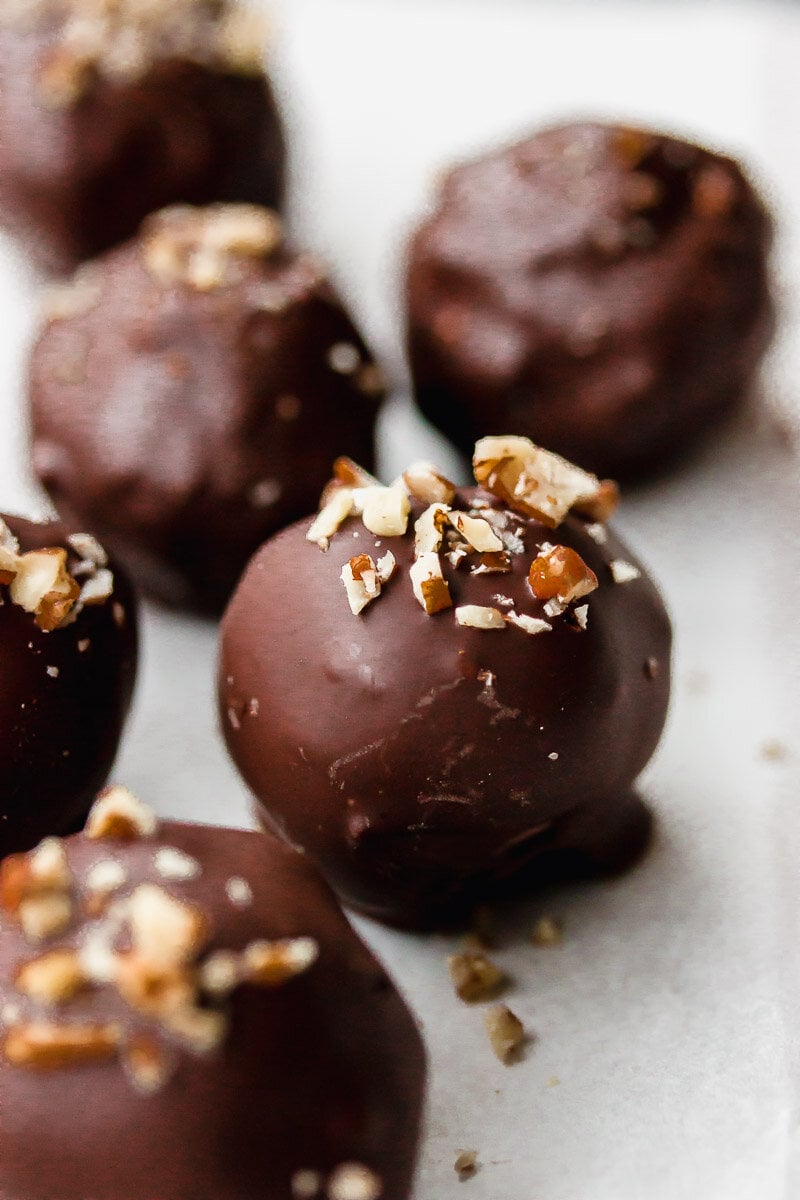 Amazing Pecan Pie Truffles - Pretty. Simple. Sweet.