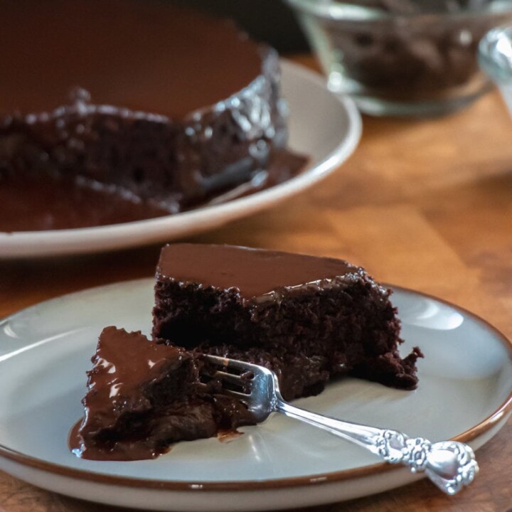 Amazing Vegan Chocolate Cake (Easy!) - Pretty. Simple. Sweet.