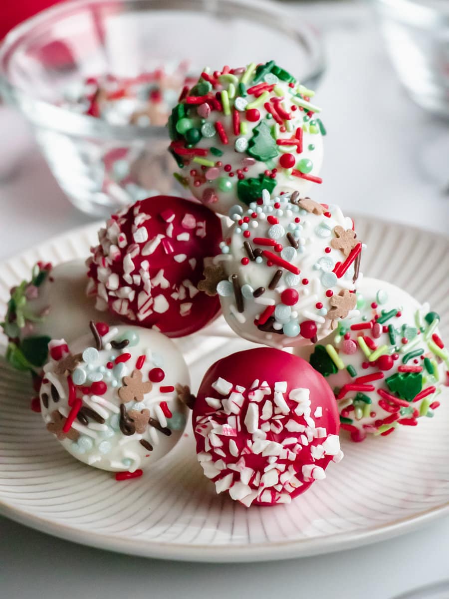 Gingerbread Cake Pops - Pretty. Simple. Sweet.