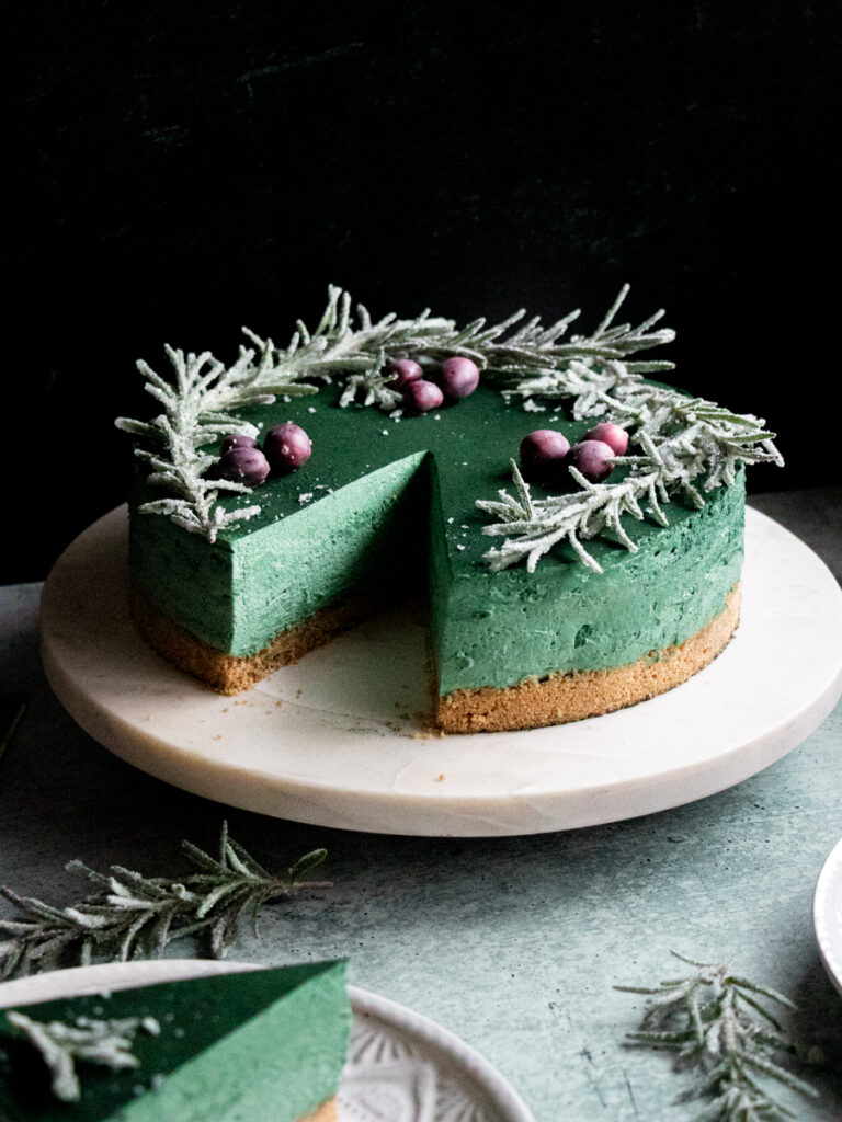 https://prettysimplesweet.com/wp-content/uploads/2023/11/Green-Spirulina-Cheesecake-01-1-768x1024.jpg