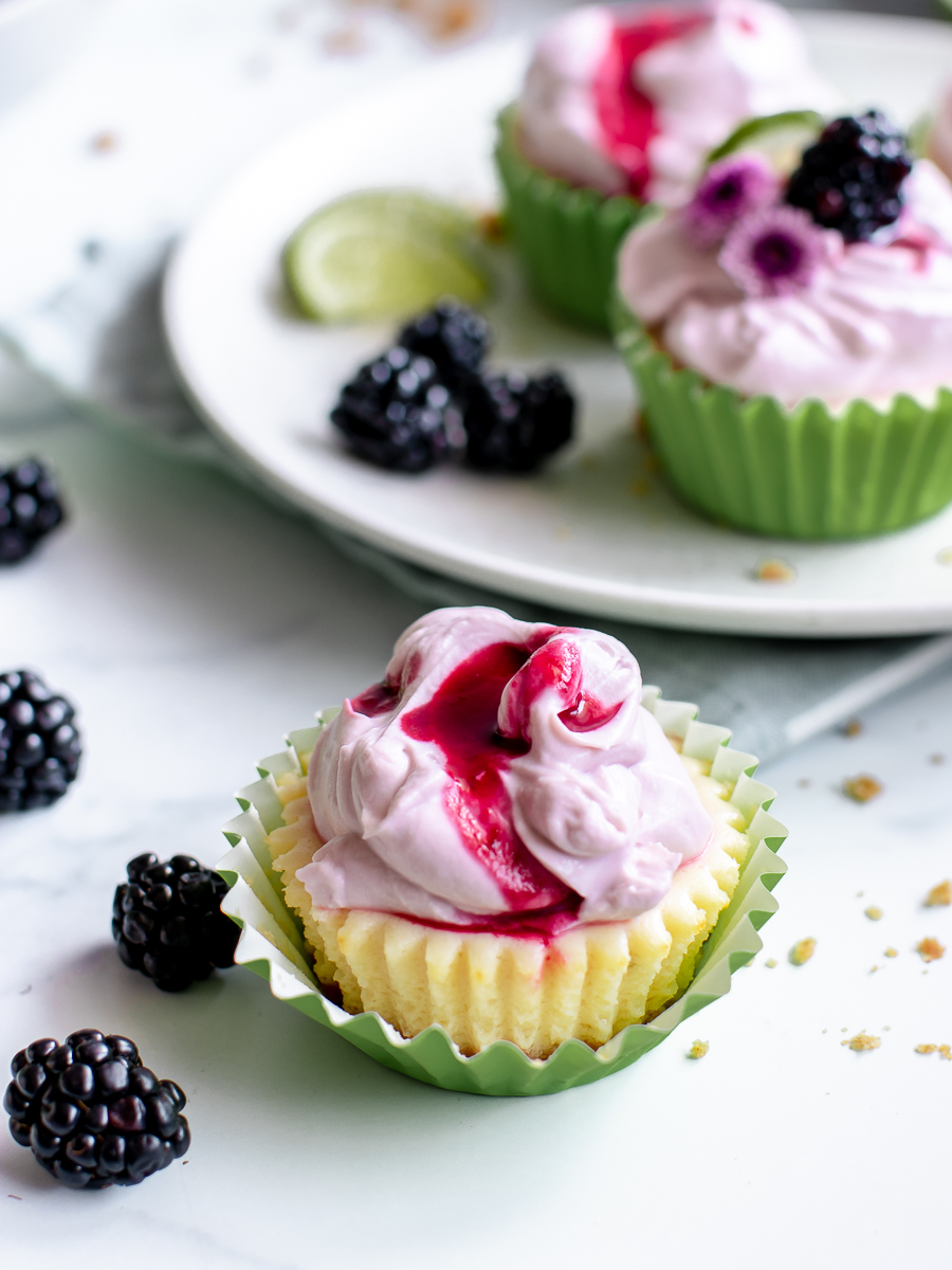 Mini blackberry key lime pie with fresh blackberries.