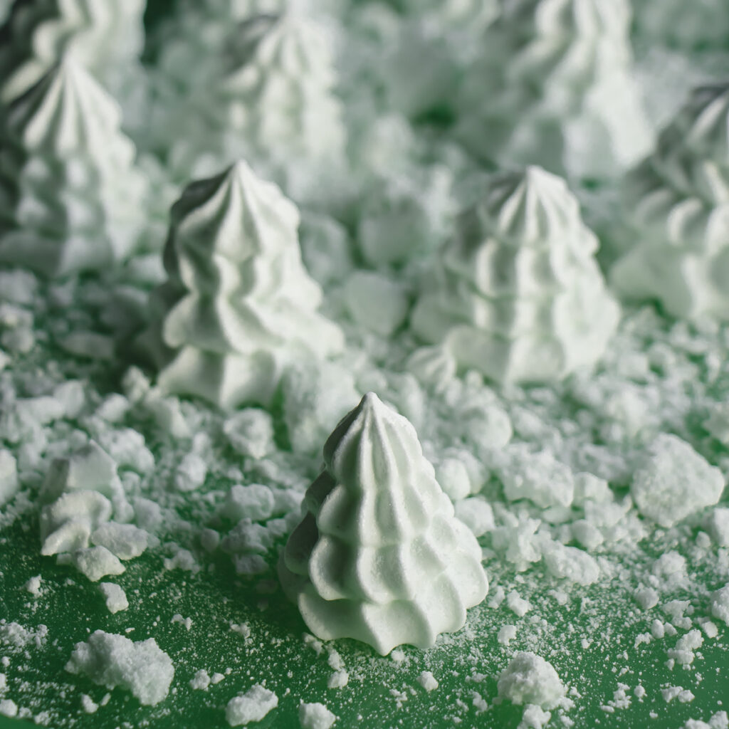 Mint Meringues made with Creme de Menthe - Pretty. Simple. Sweet.