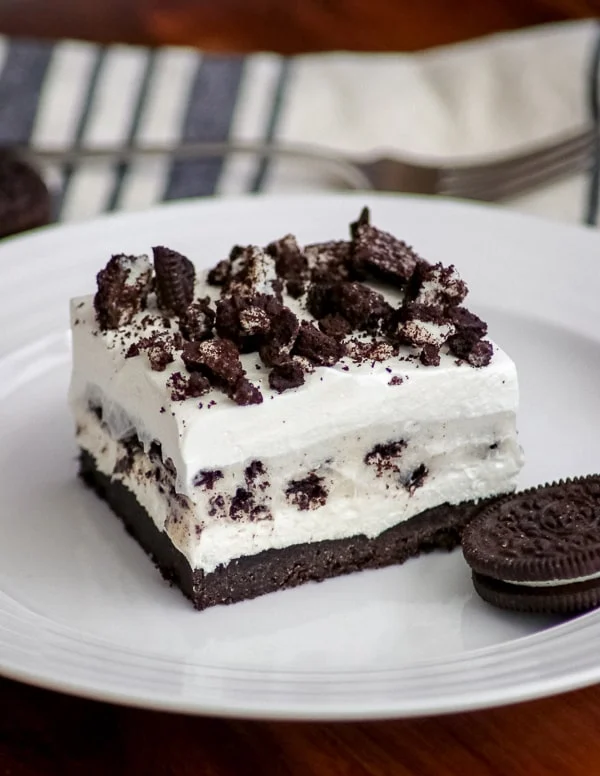 Oreo pudding dream bars by 365 days of baking.